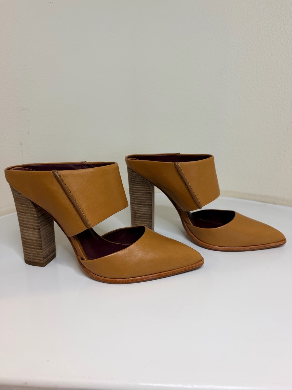 Coach Women’s Caramel Leather Pointed Toe Mule- size 9 B